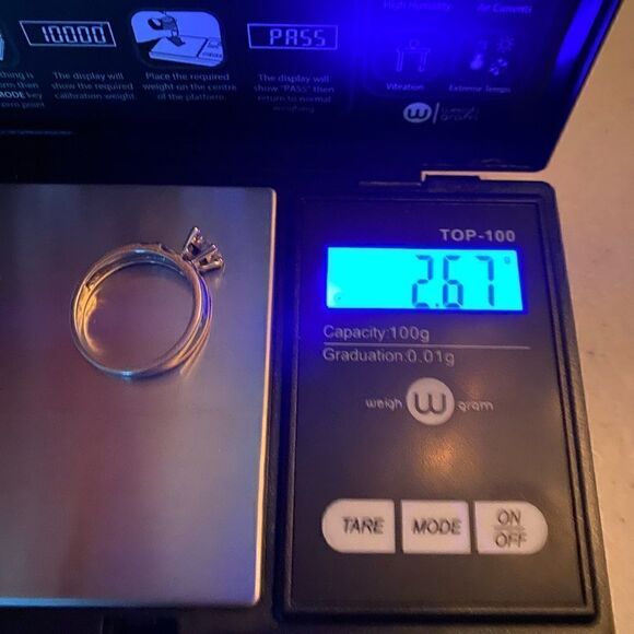 10 k white gold & diamond ring - Picture 7 of 7